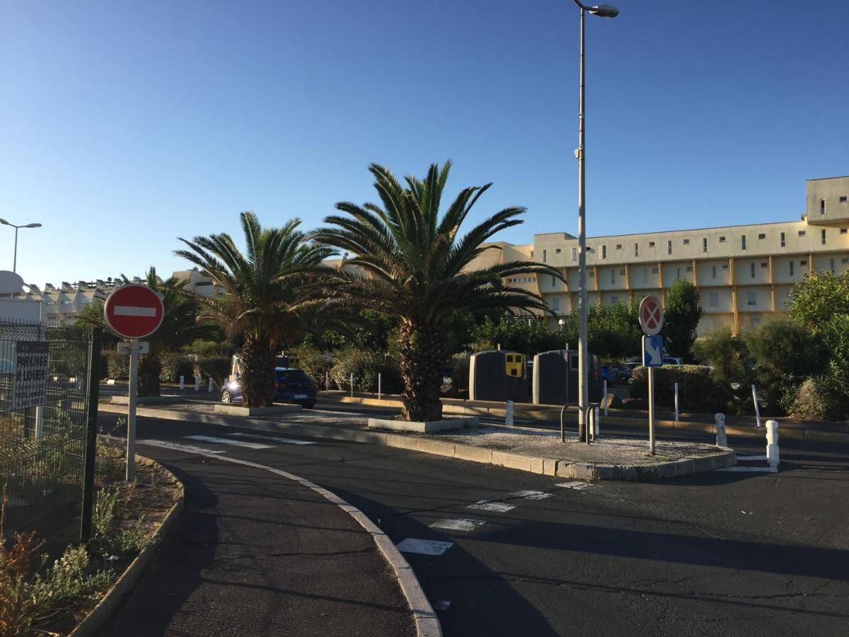Nid Douillet Dans Les Coursives Du Village Naturiste Du Cap D Agde Exterior photo